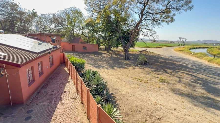 4 Bedroom Property for Sale in De Kroon A H North West